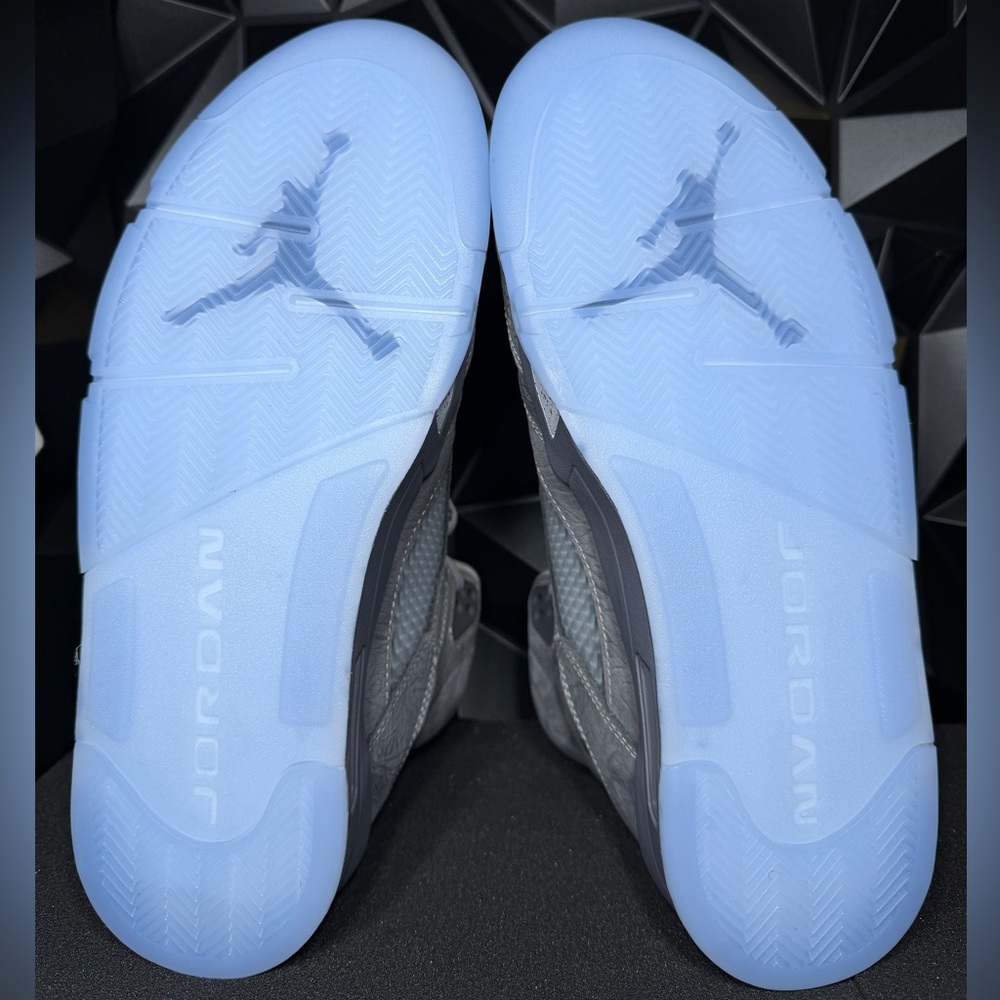 Jordan Retro 5 Cool Gray Sneakers - Picture 5 of 8